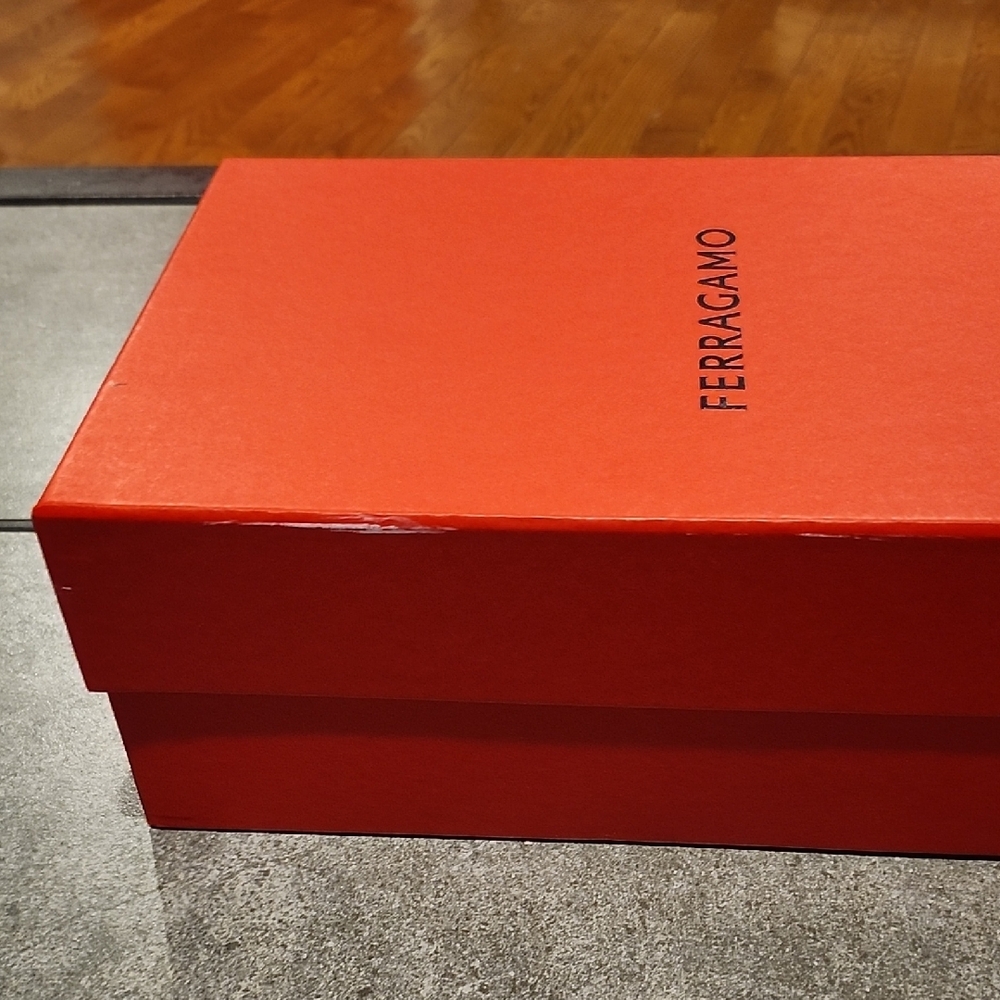 Ferragamo Red Gift Box - Picture 6 of 6